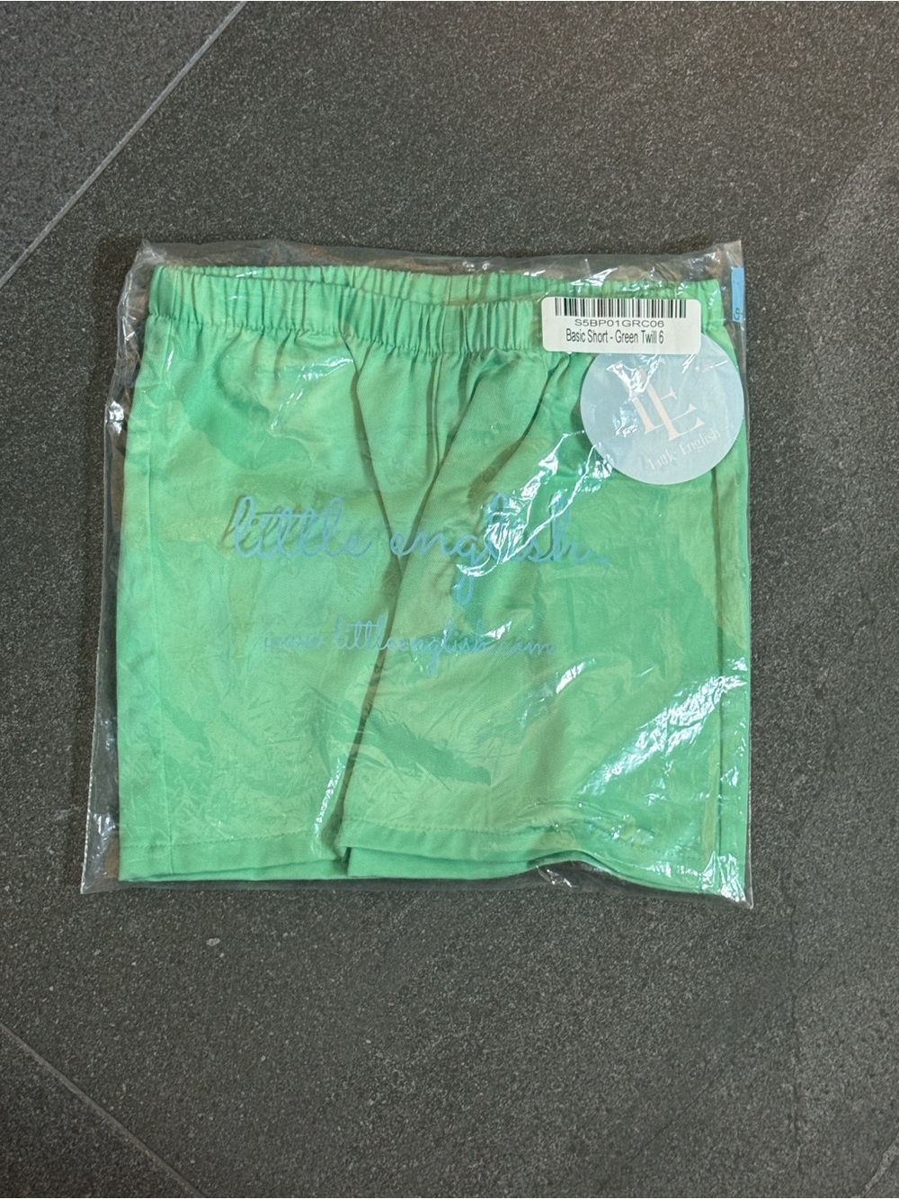 Little English- Basic Shorts - Picture 2 of 2
